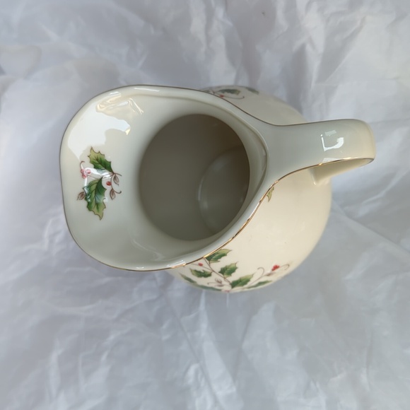 Christmas Holly Yuletide small Pitcher c Gold Trim Japan Holiday Fine China Vtg - Picture 4 of 4